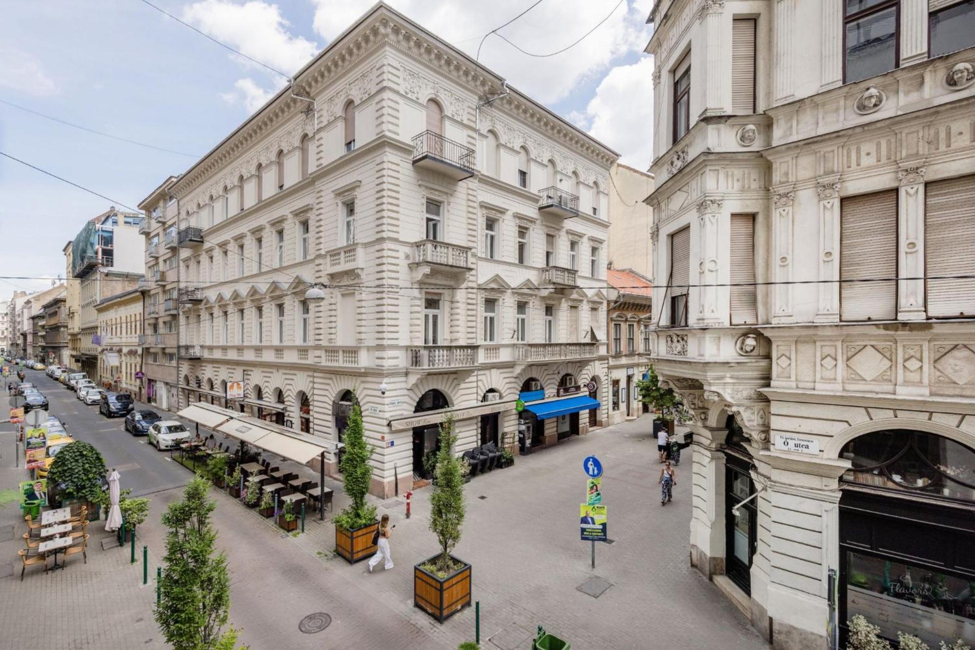 Timeless Elegant Apartment By Opera House Budapeste Exterior foto