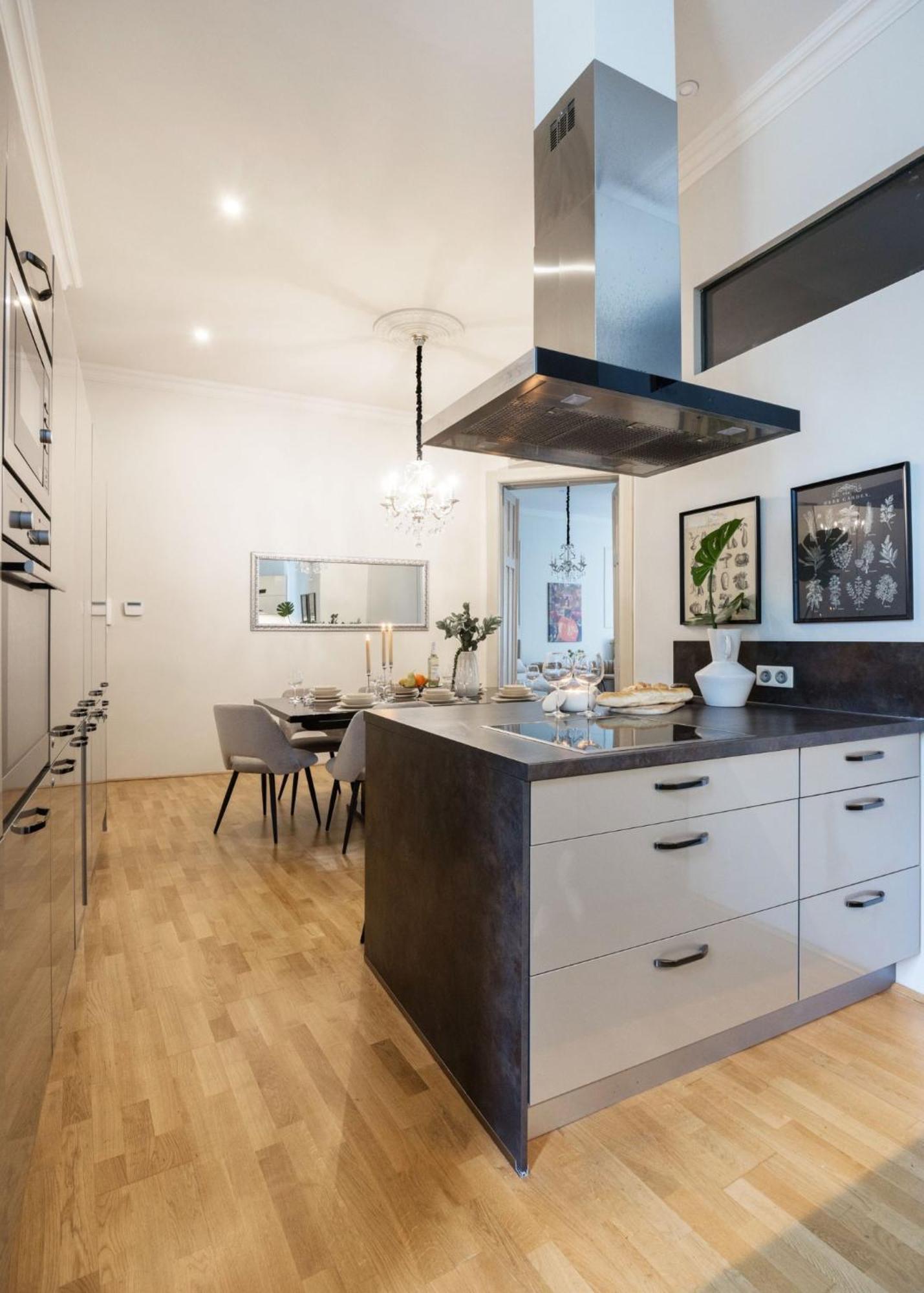 Timeless Elegant Apartment By Opera House Budapeste Exterior foto